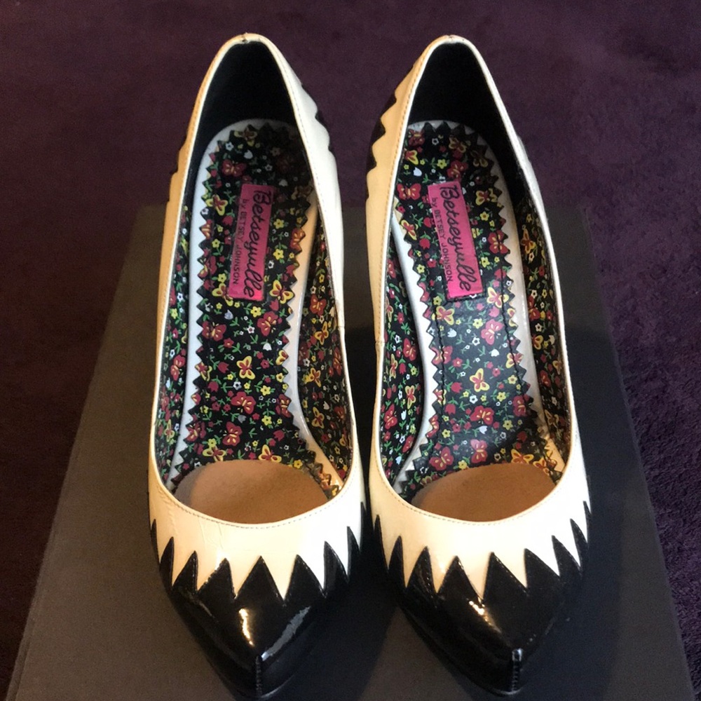 Betsey Johnson “Betseyville” heels. Size 8